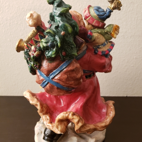 Santa Clause Resin Statue Christmas Decor. - Picture 4 of 7